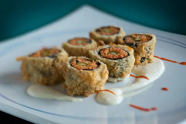 Tempura-fried roll pieces with creamy sauce